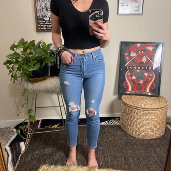 Levi's • 'Wedgie' Skinny Jean • Blue Distressed • 26 - Picture 2 of 13